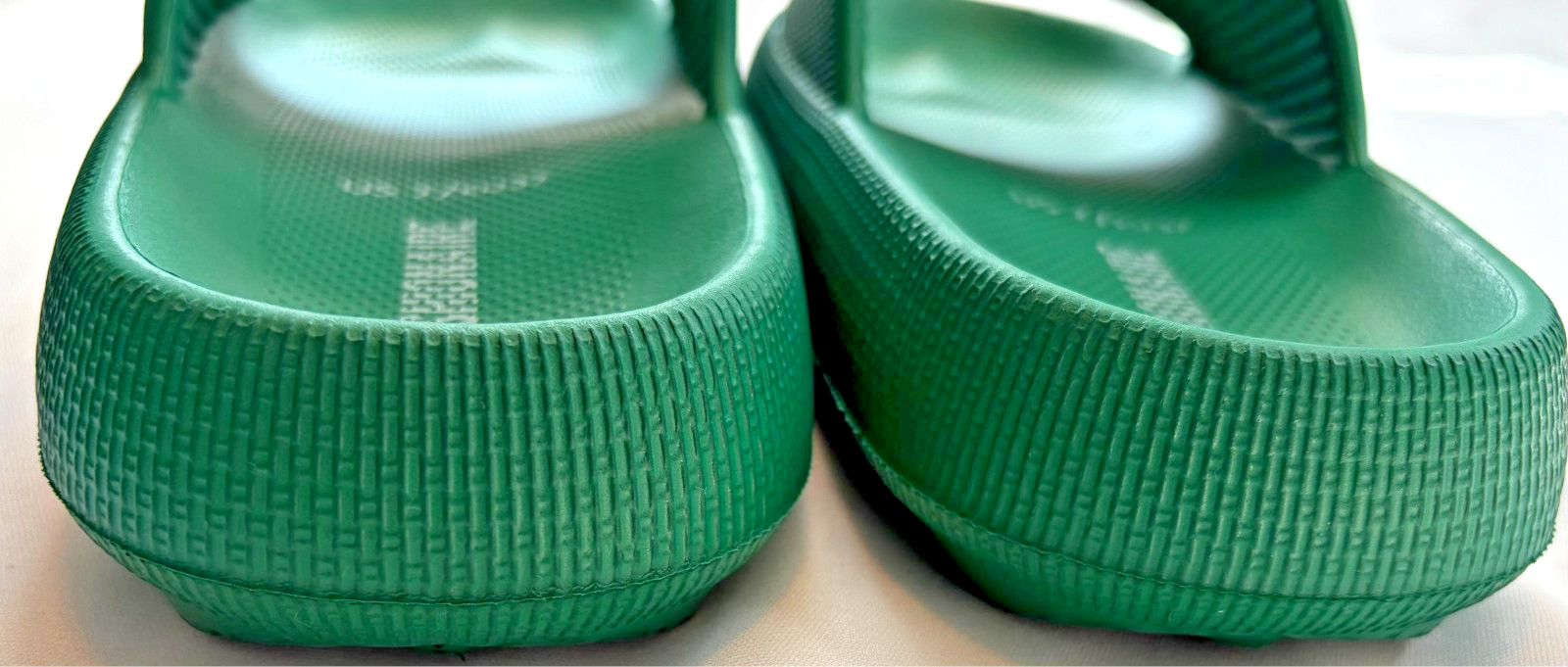 Cushionaire Feather Cloud Recovery Slides Green Womens 7 Comfort Sandals