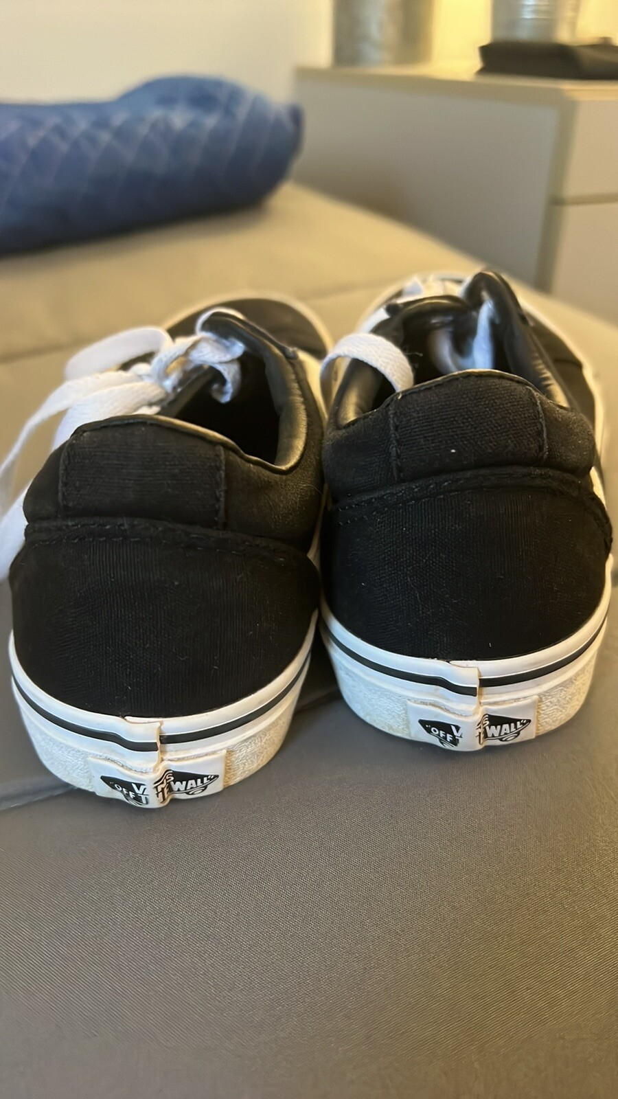 VANS Shoes Womens 6 Mens 4 Old Skool Skater Sneakers Black Low Top Casual