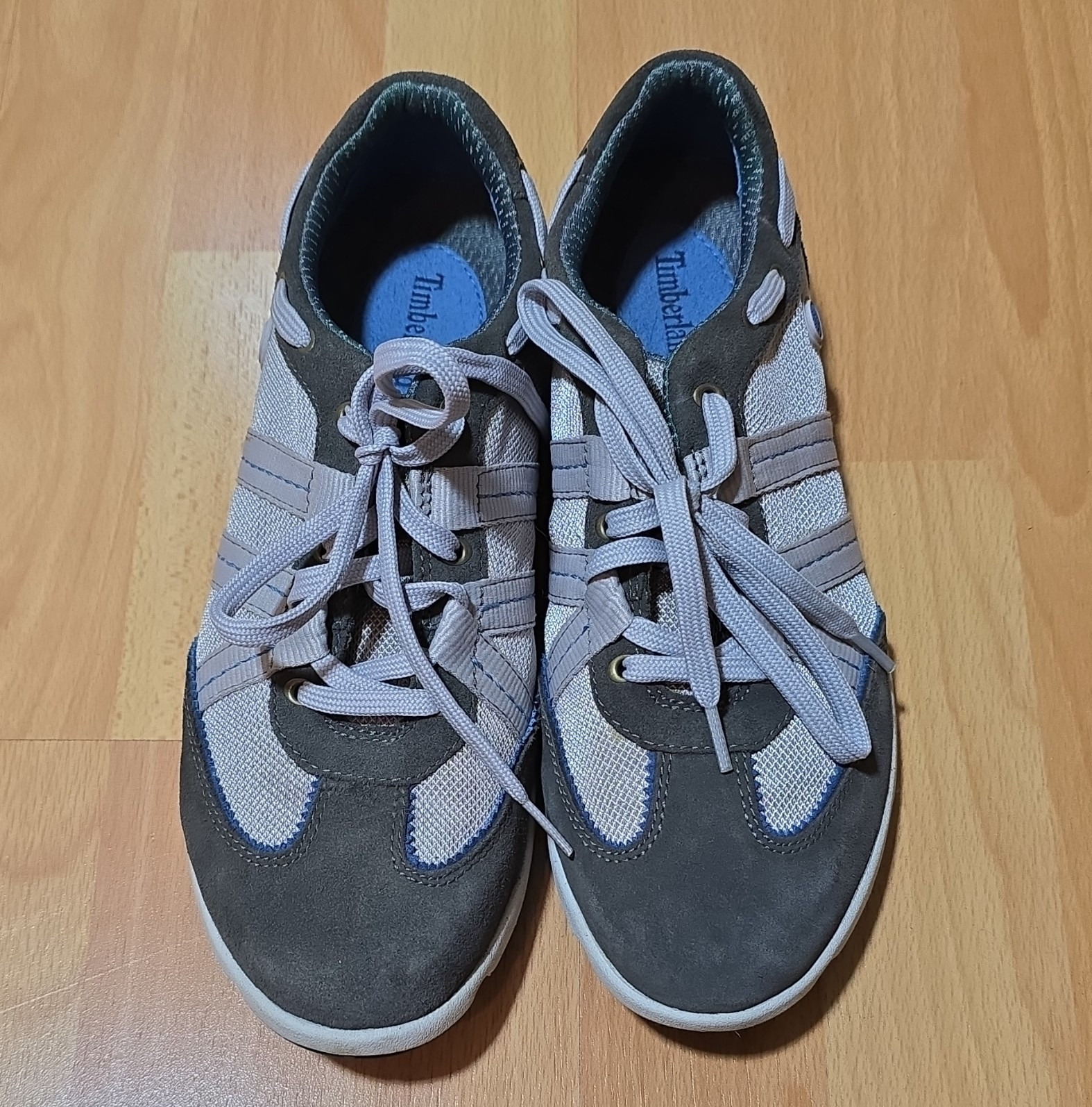 Timberland women’s Gray/Blue Low Top Lace-Up Athletic Sneakers Size 7.5