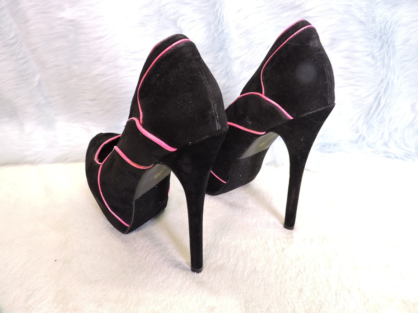 Styluxe Black velvet and Fuschia patent platforms Size 9.5 Womens Mens 8
