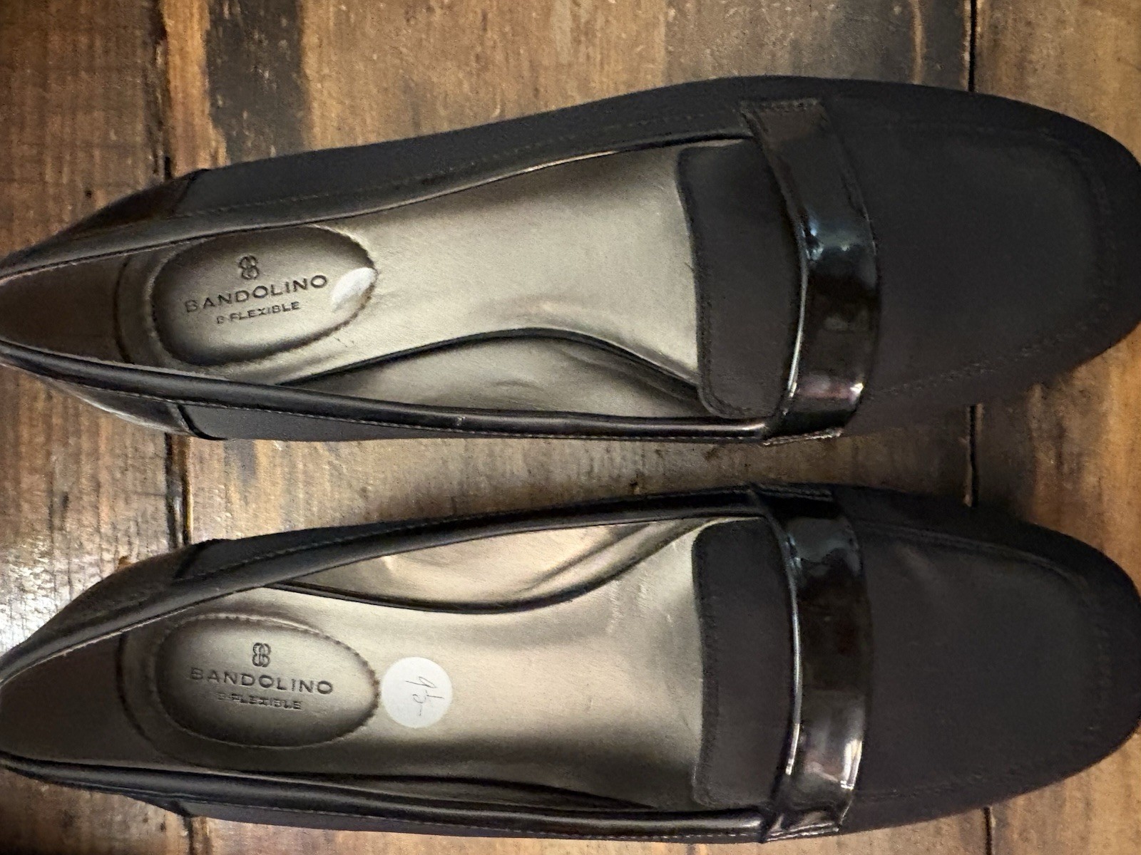 BANDOLINO B FLEXIBLE size 9.5 Black low-heel loafers soft footbeds Career Basics