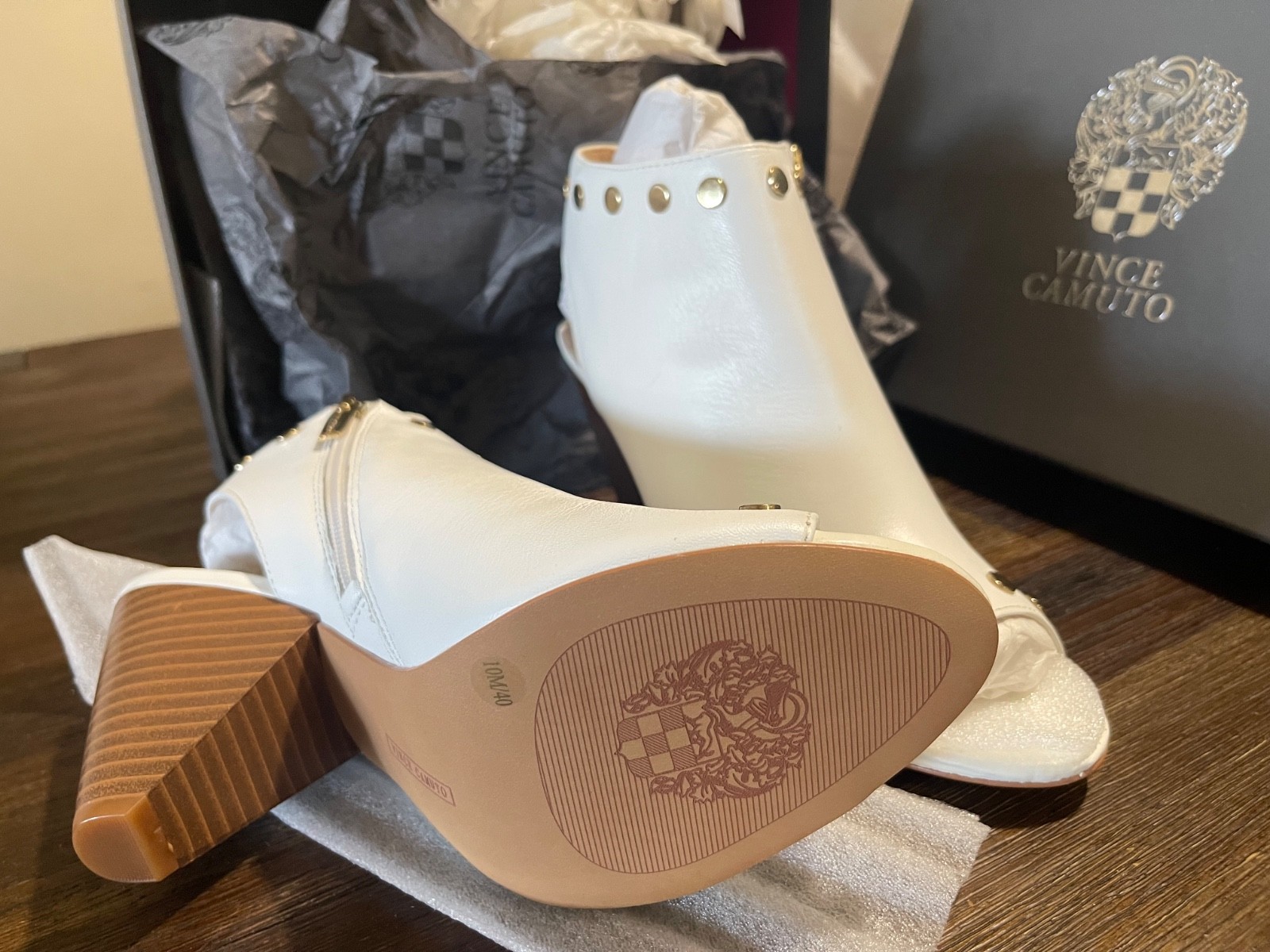 Vince Camuto White Leather Studded Block Heel Ankle Bootie Size 10US