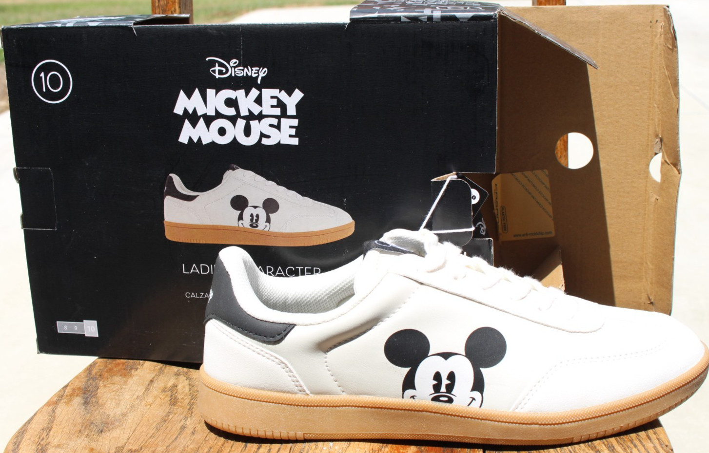 Disney Mickey Mouse Women’s Character Sneakers Size 10 NWT!
