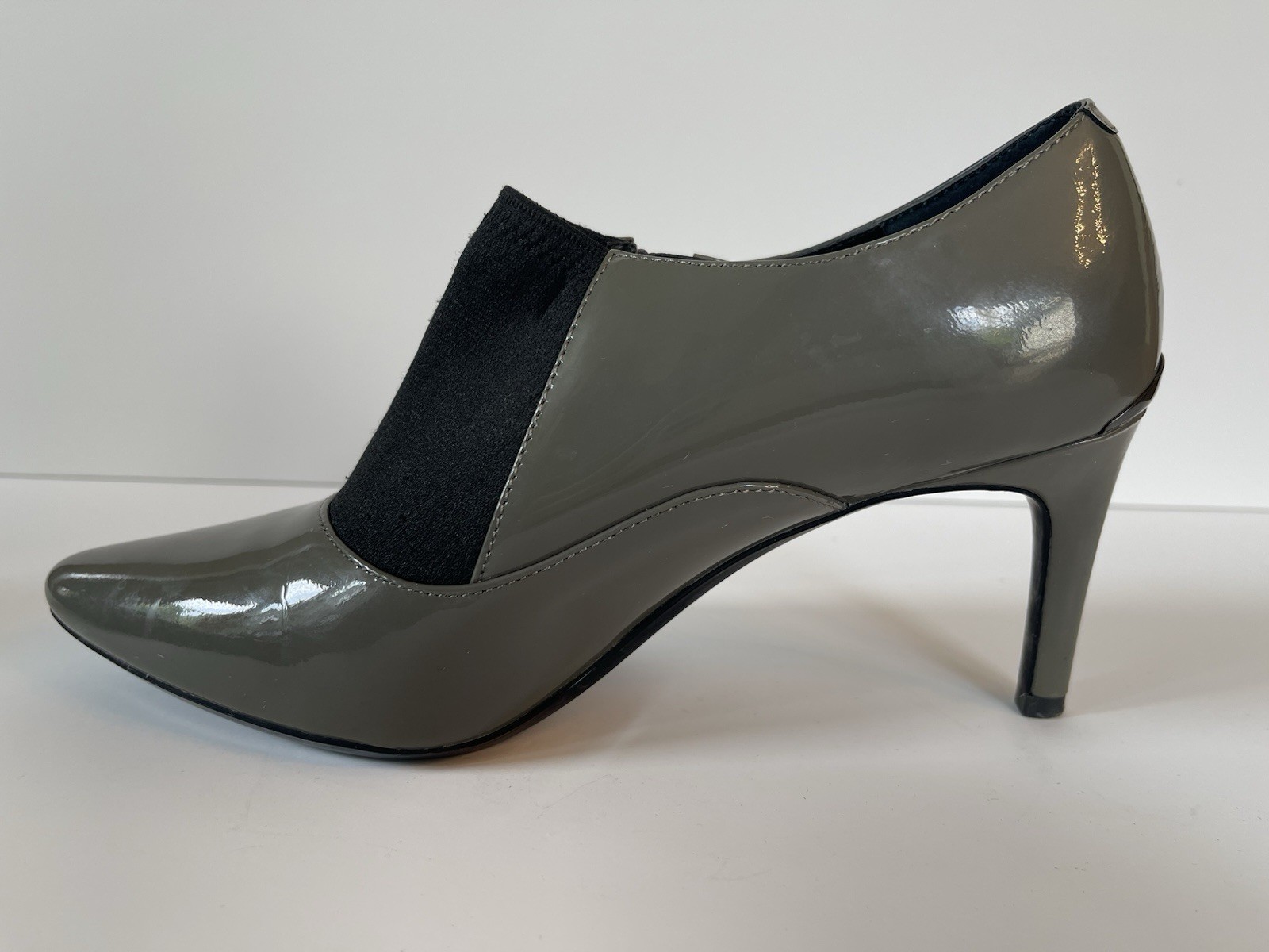 Calvin Klein Women’s Gray Patent Leather Ankle Boots Jalana Heels Zipper Sz 7.5