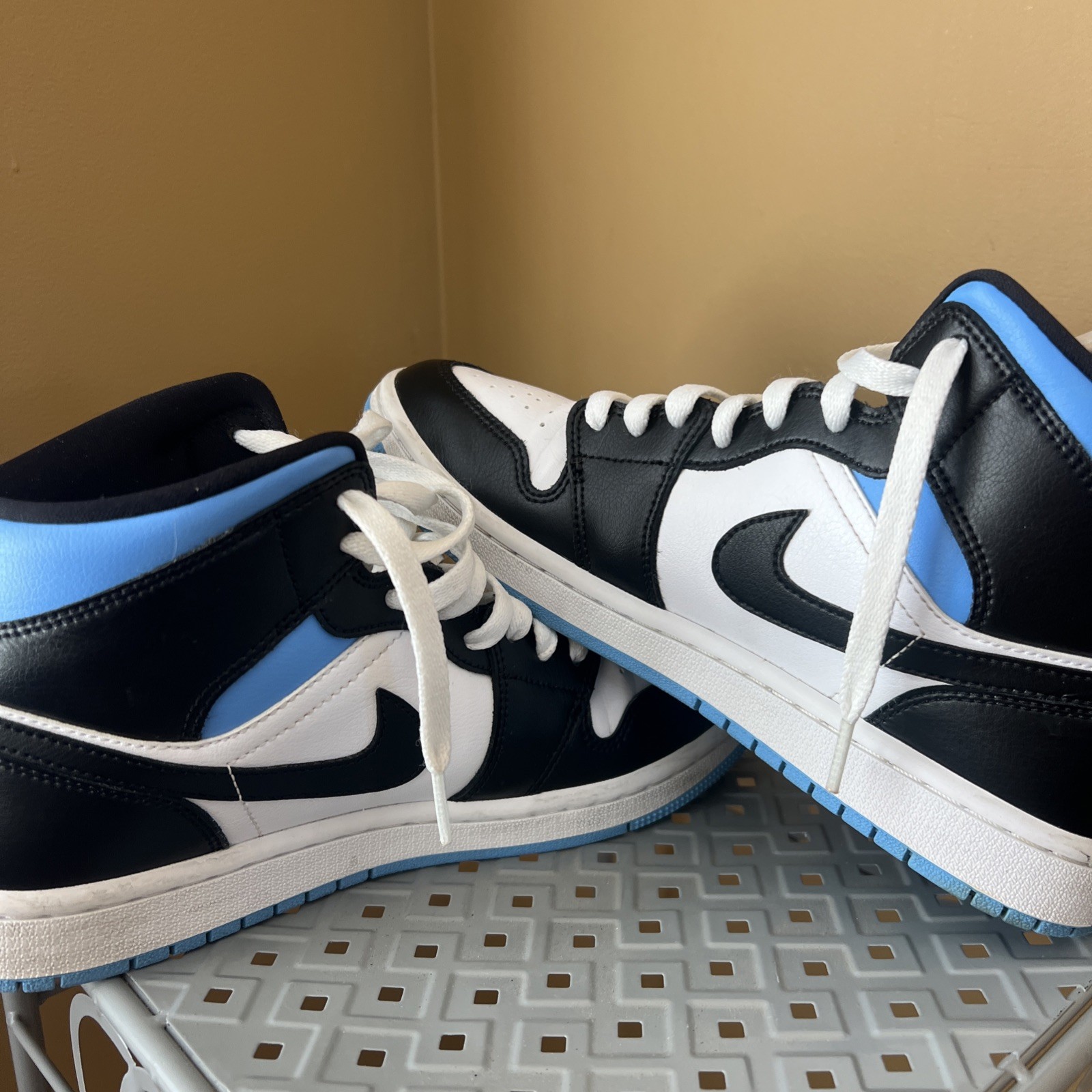 Retro Nike Air Jordan 1 Mid ‘University Blue’ BQ6472-102 Men Shoes-EXCELLENT sz9
