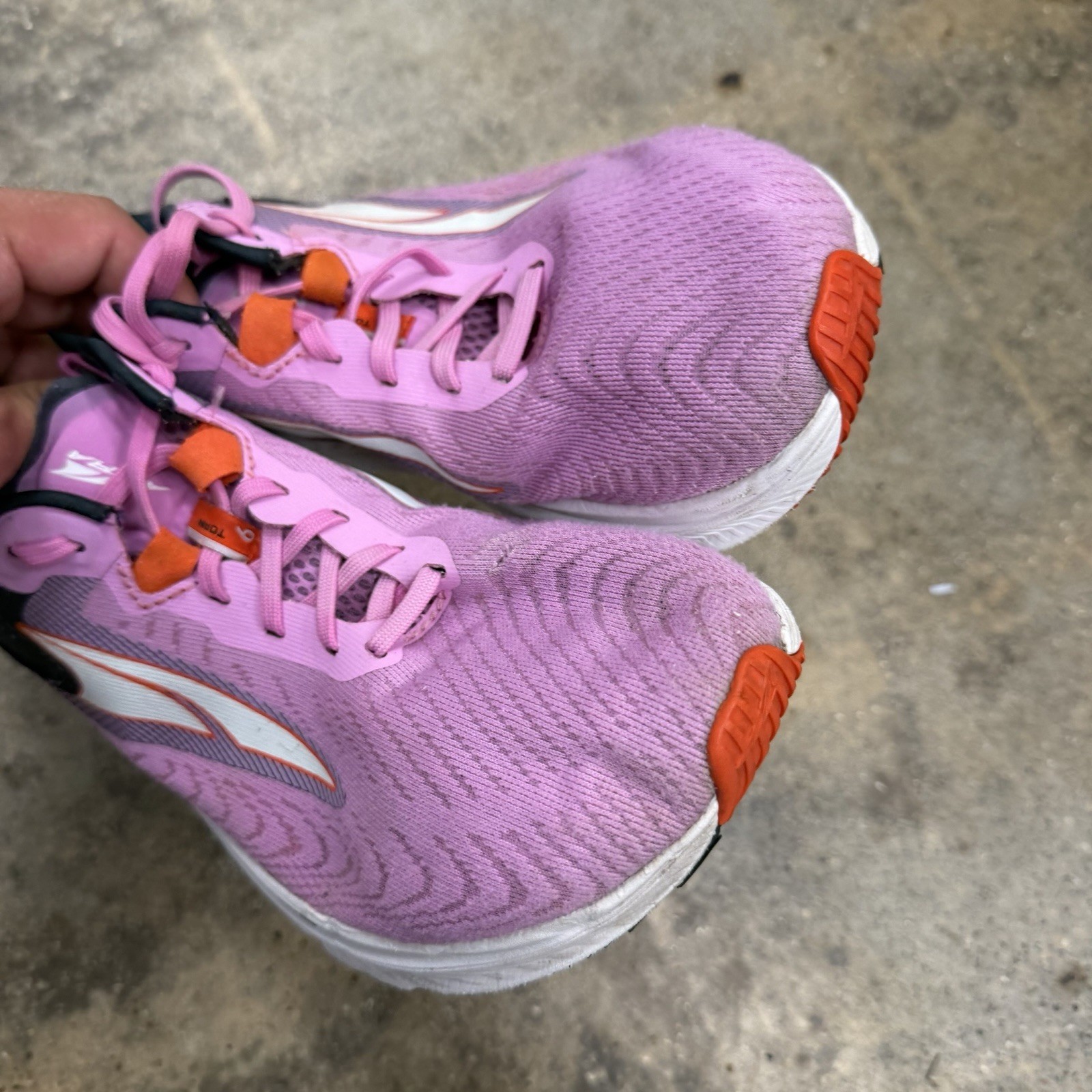 Altra Torin 6 Running Shoes Sneakers ALOA7R78663 Womens Size 9.5 *HOLE*