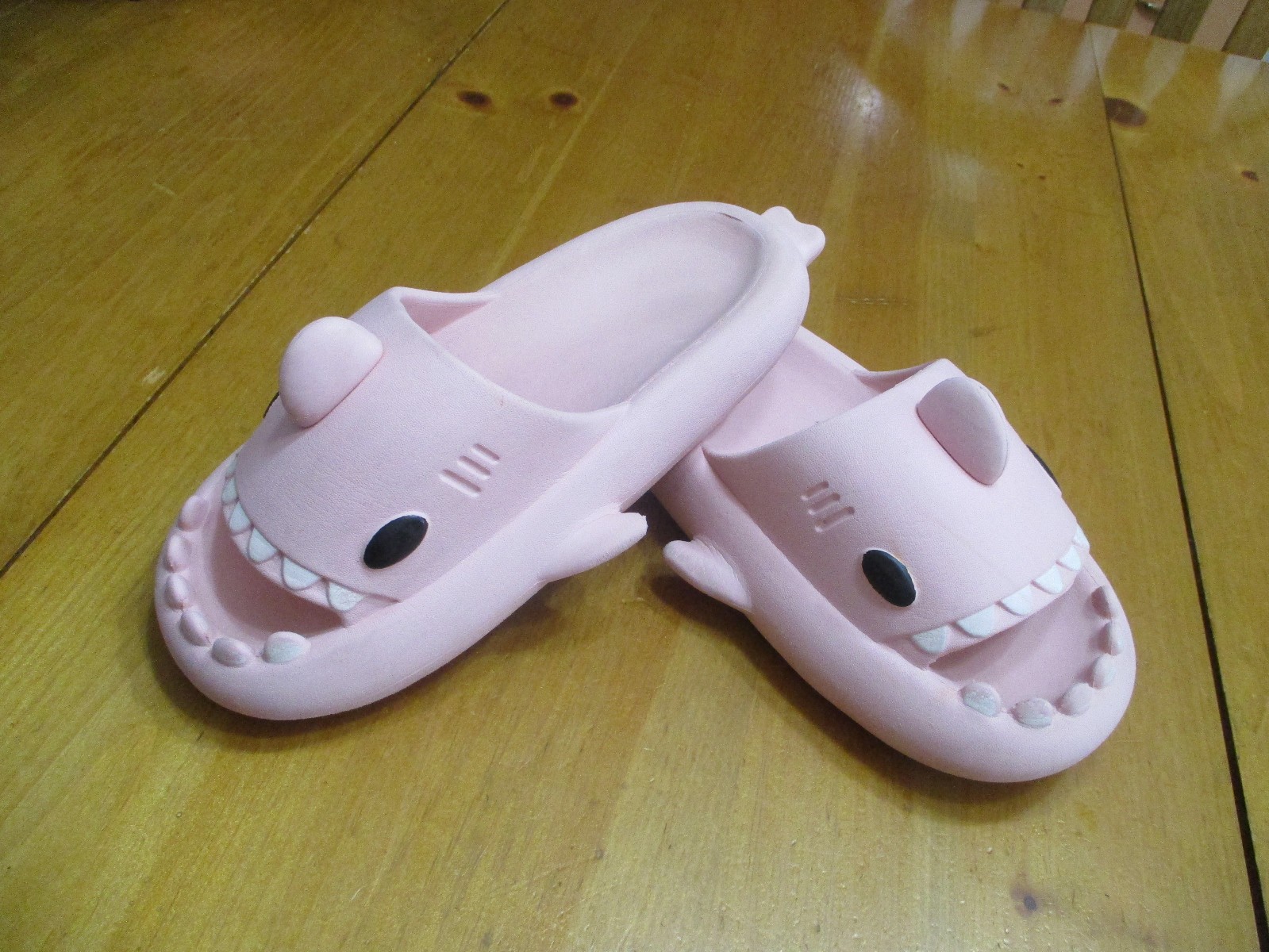 Ladies Shark Slides Cloud Shoes/Slippers,Pink Size 38-39 EU,8-8.5 US