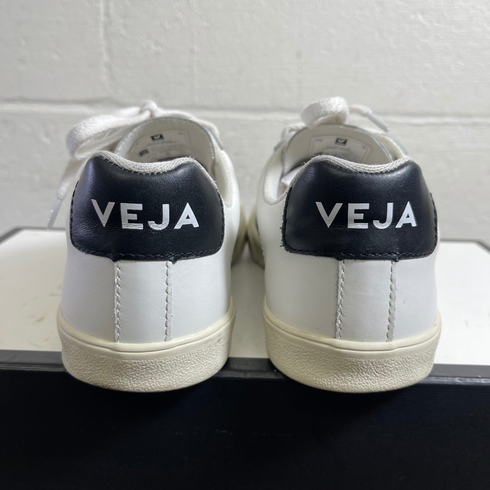 Veja Esplar Low White Black Leather Sneakers Lace up Women’s Size 6 US/4 UK