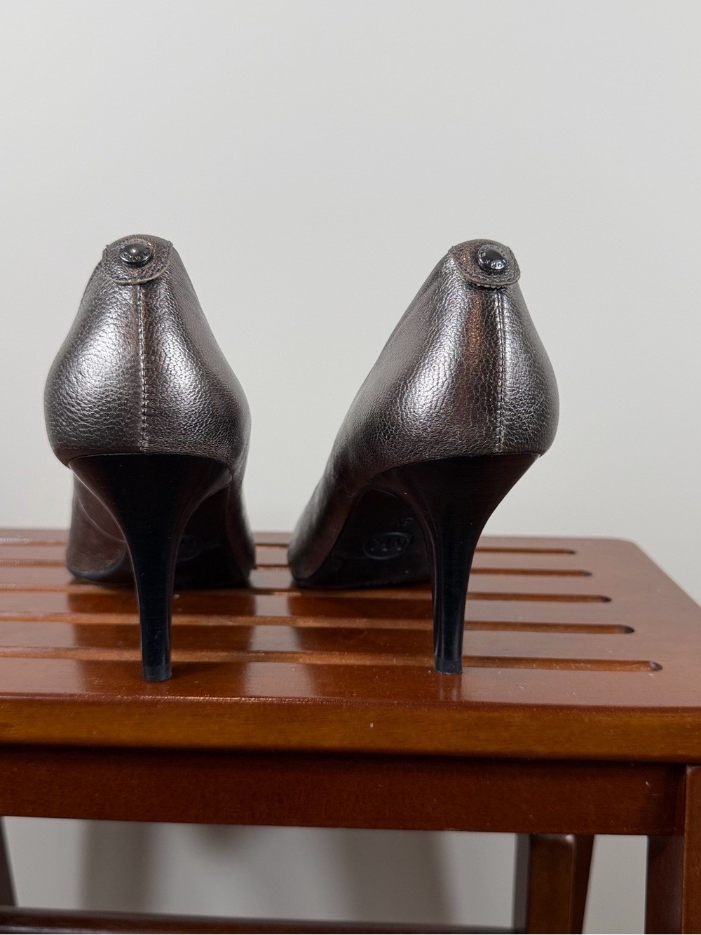 MICHAEL Michael Kors Metallic Pewter Pointed-Toe Pumps Size 6