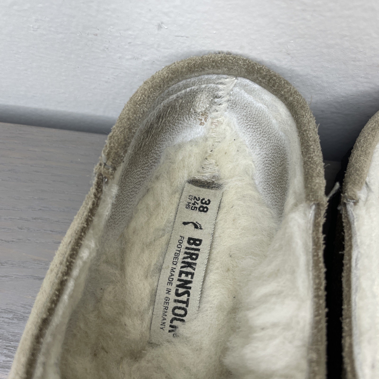 Birkenstock Buckley Clog Beige Slip On Shoes Buckle Shearling Womens 7-7.5 EU 38