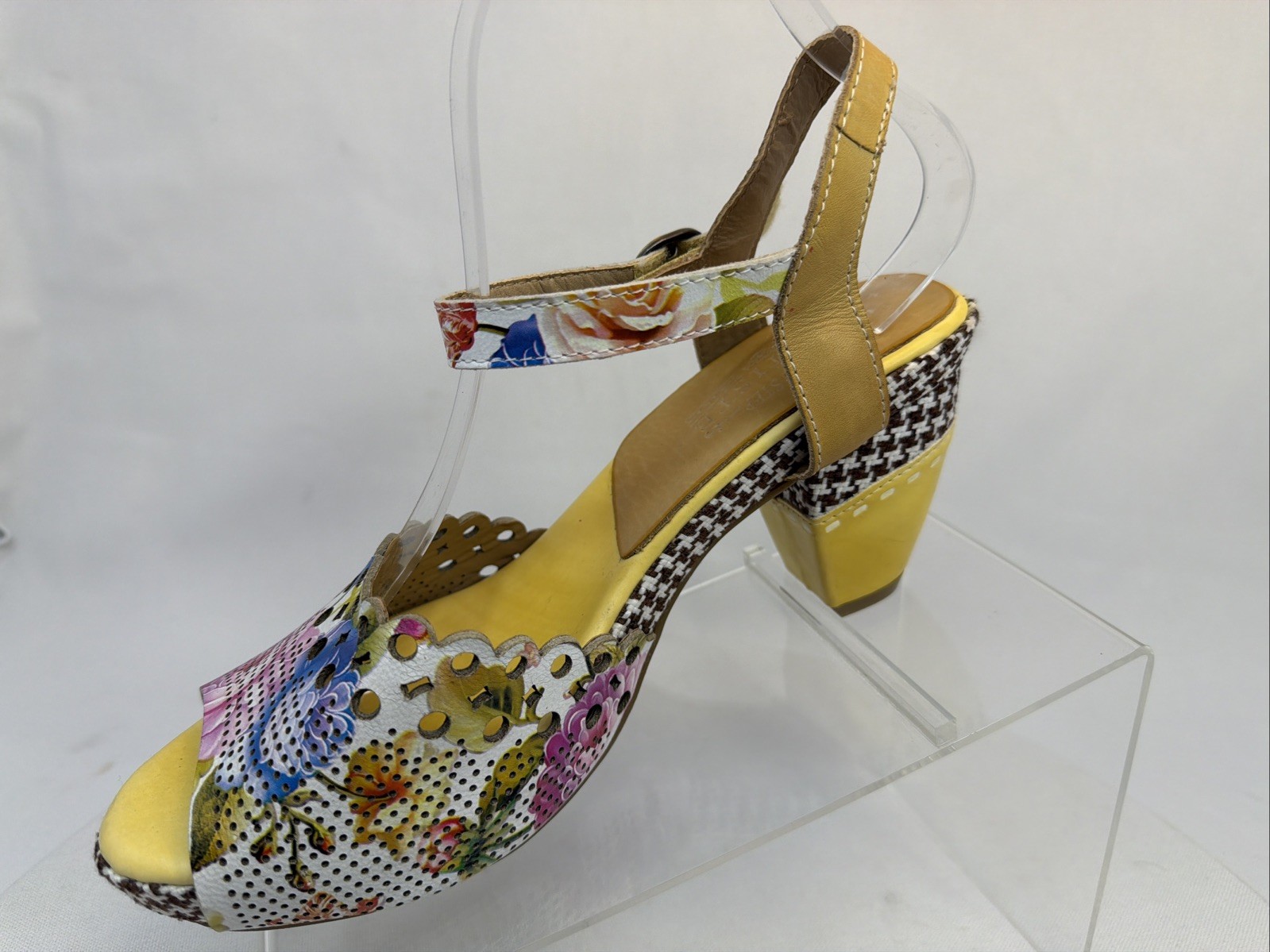 L’Artiste Spring Step Vivitar Art to Wear Leather Floral/Yellow Sandal Sz 41