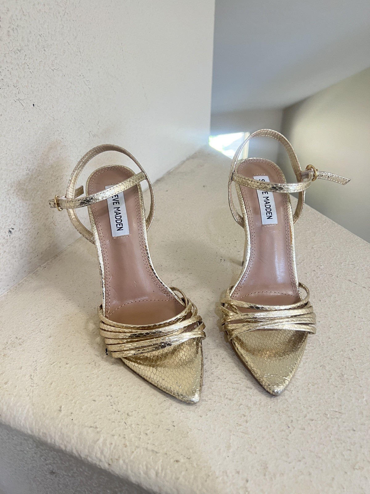 STEVE MADDEN metallic gold Women sz 8 Wendy Pointed Toe Strappy heels Sandals