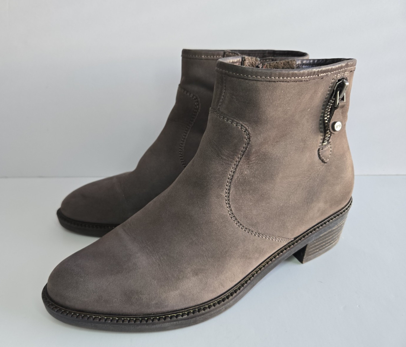ARA W US Sz 8 Gray Hydro-Microsuede Leather Ankle Boot Inside Zipper LKNEW LOOK