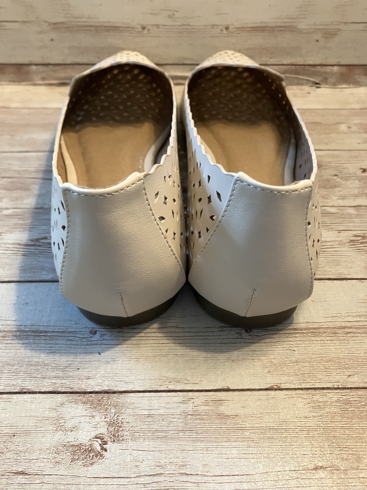 New Union Bay Women’s 8.5 Whitney Ivory Shoes Loafer Flats Laser Cut Out