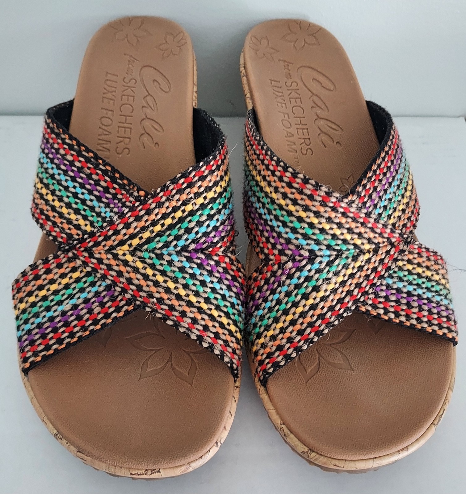 Cali Sketchers Womens 38554 Beverlee Rainbow Luxe Foam Wedge Sandals Sz 8