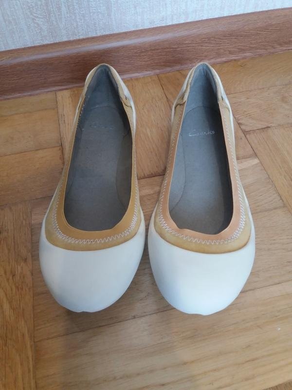 womens clarks heels yellow suede 37