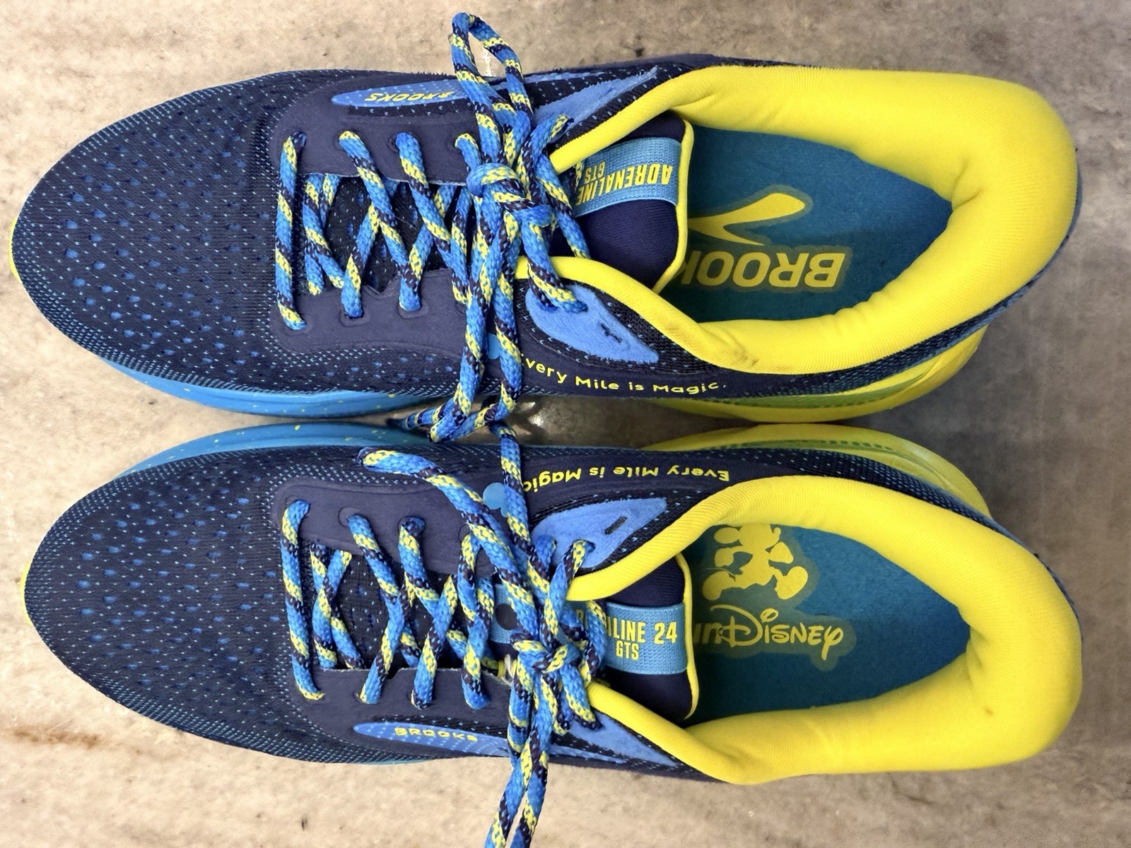Brooks Adrenaline GTS 24 RunDisney Women’s Size 9.5 B Mickey Mouse