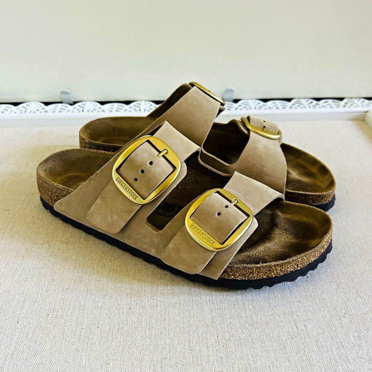 Birkenstock Arizona sandals Gold Big Buckle Sandcastle Nubuck size 39 Excellent