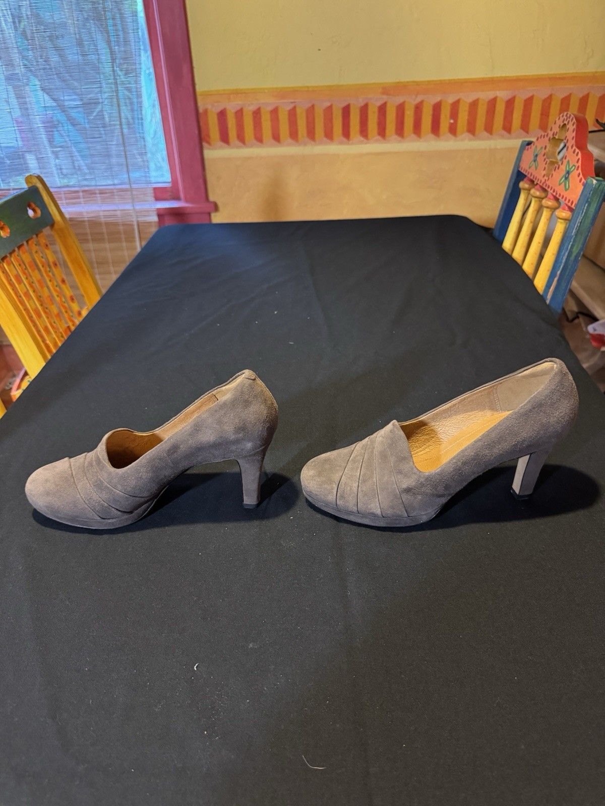 Clarks Gray Leather Slip-On Block Heel Pumps Round Toe Pleated US 9.5 M