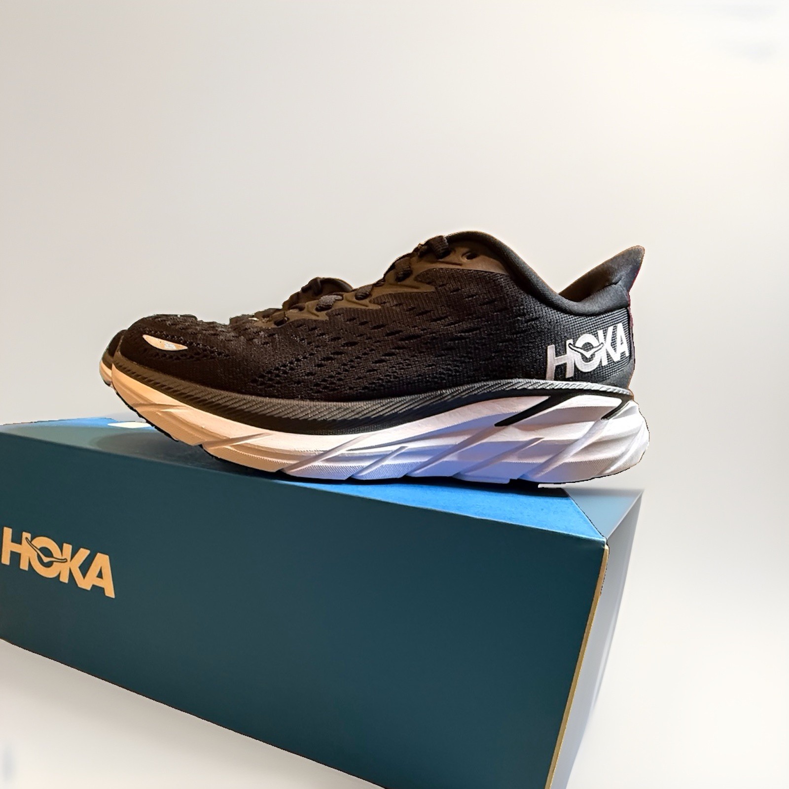 BRAND NEW HOKA One One W CLIFTON 8 SIZE 5B