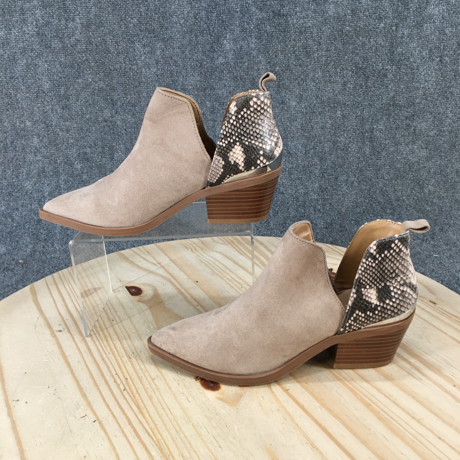 Express Boots Womens 6M Ankle Bootie Tan Cream Animal Print Pull On Pointed Toe