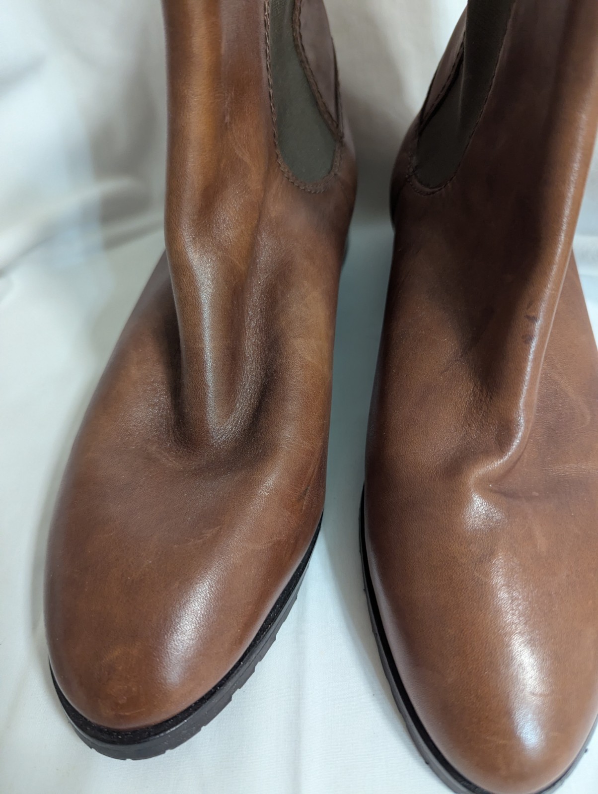 Cole Haan Chelsea Boot. Women’s 8.5 NikeAir Series. Waterproof.