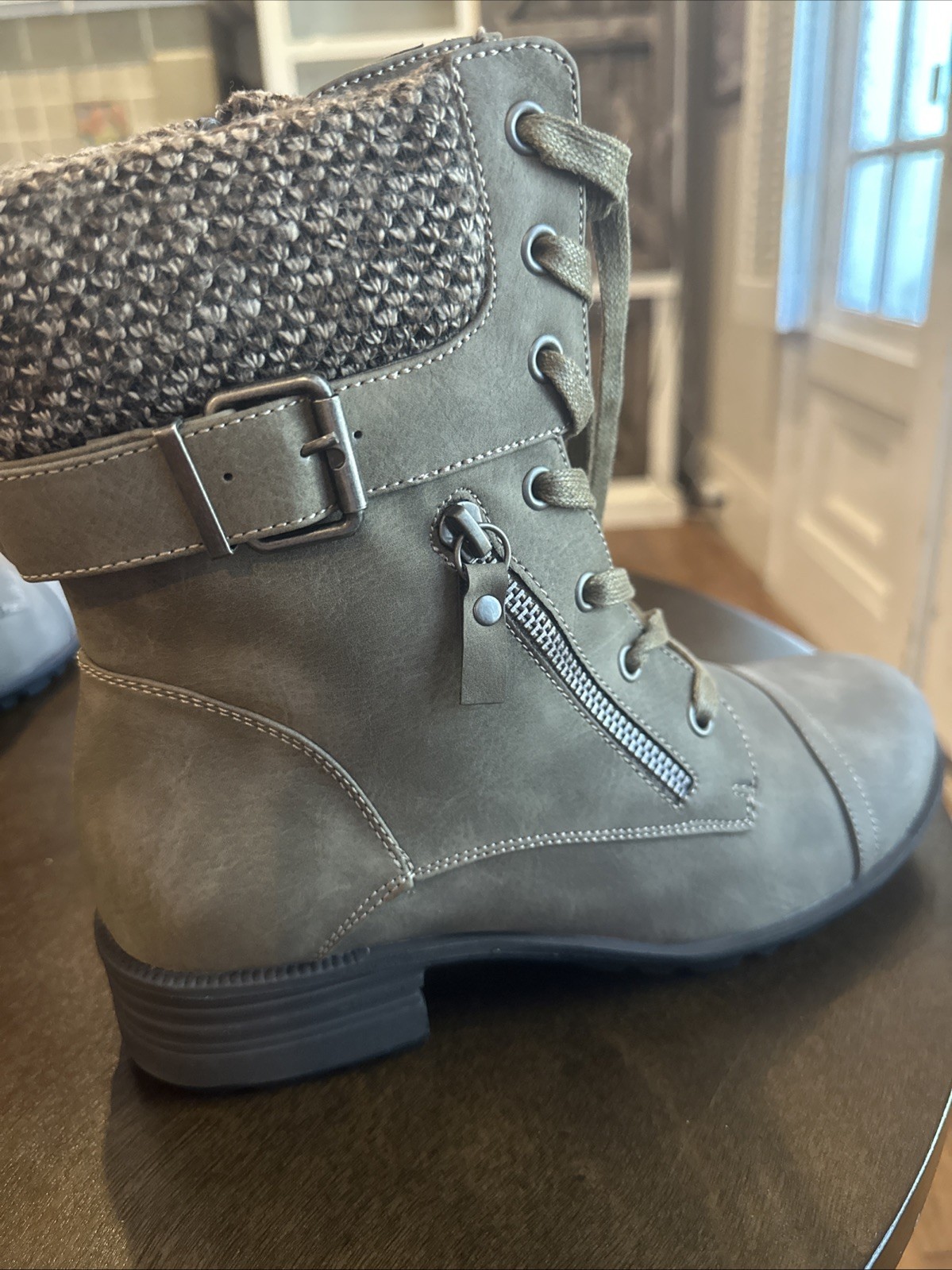 Wanderlust Womens Combat Boots Size US Size 9 Gray Waterproof Lace Up Vegan