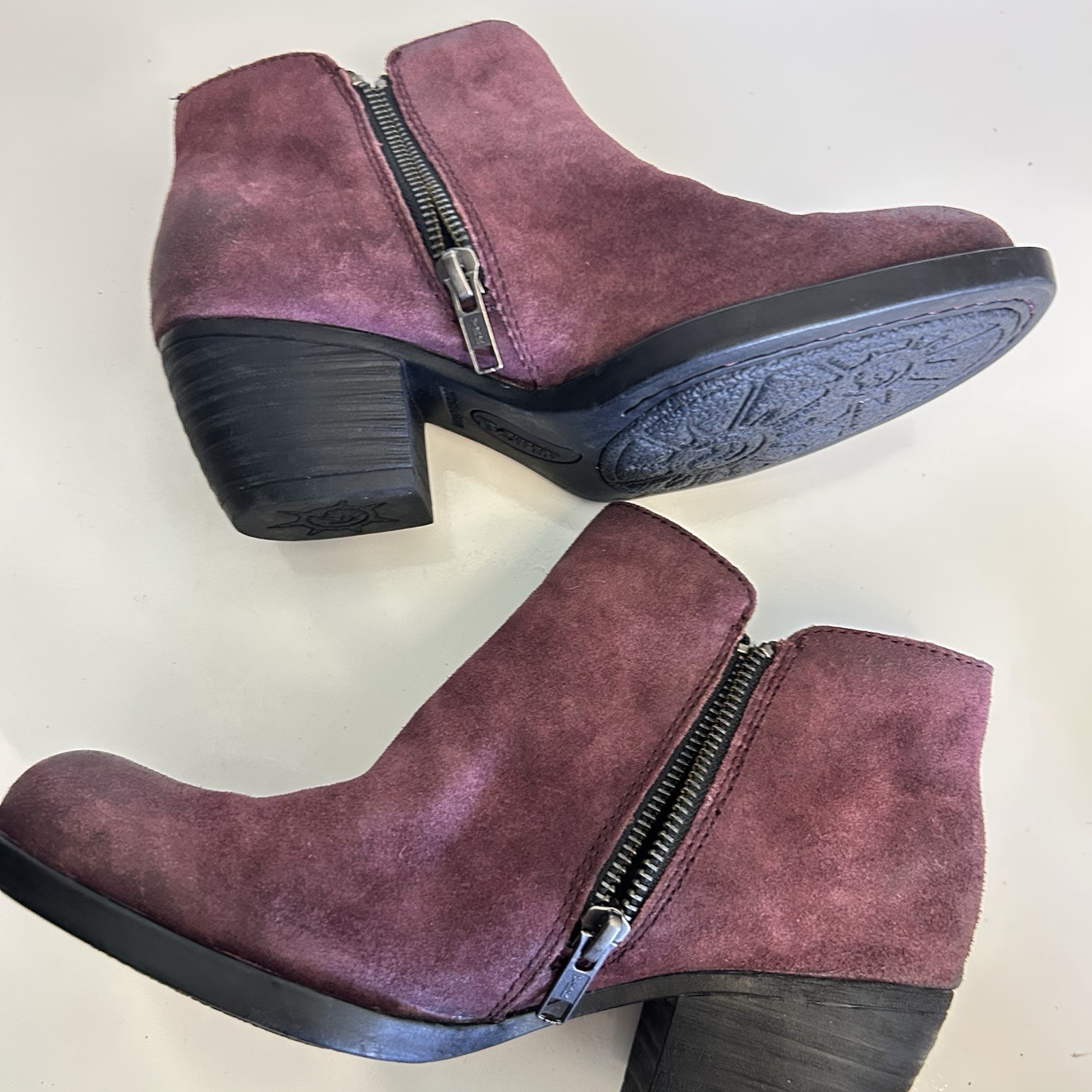 Born Women’s Sz 6M Ankle Boots Booties Shoes Burgundy Distressed Suede Zip Up