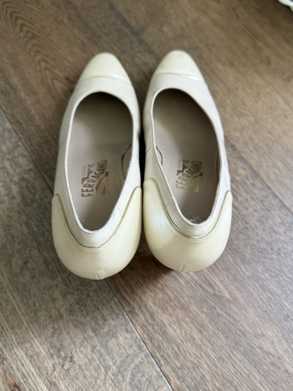 Salvatore Ferragamo vintage Leather Block Heel Pumps 8.5B. Made from calfskin.