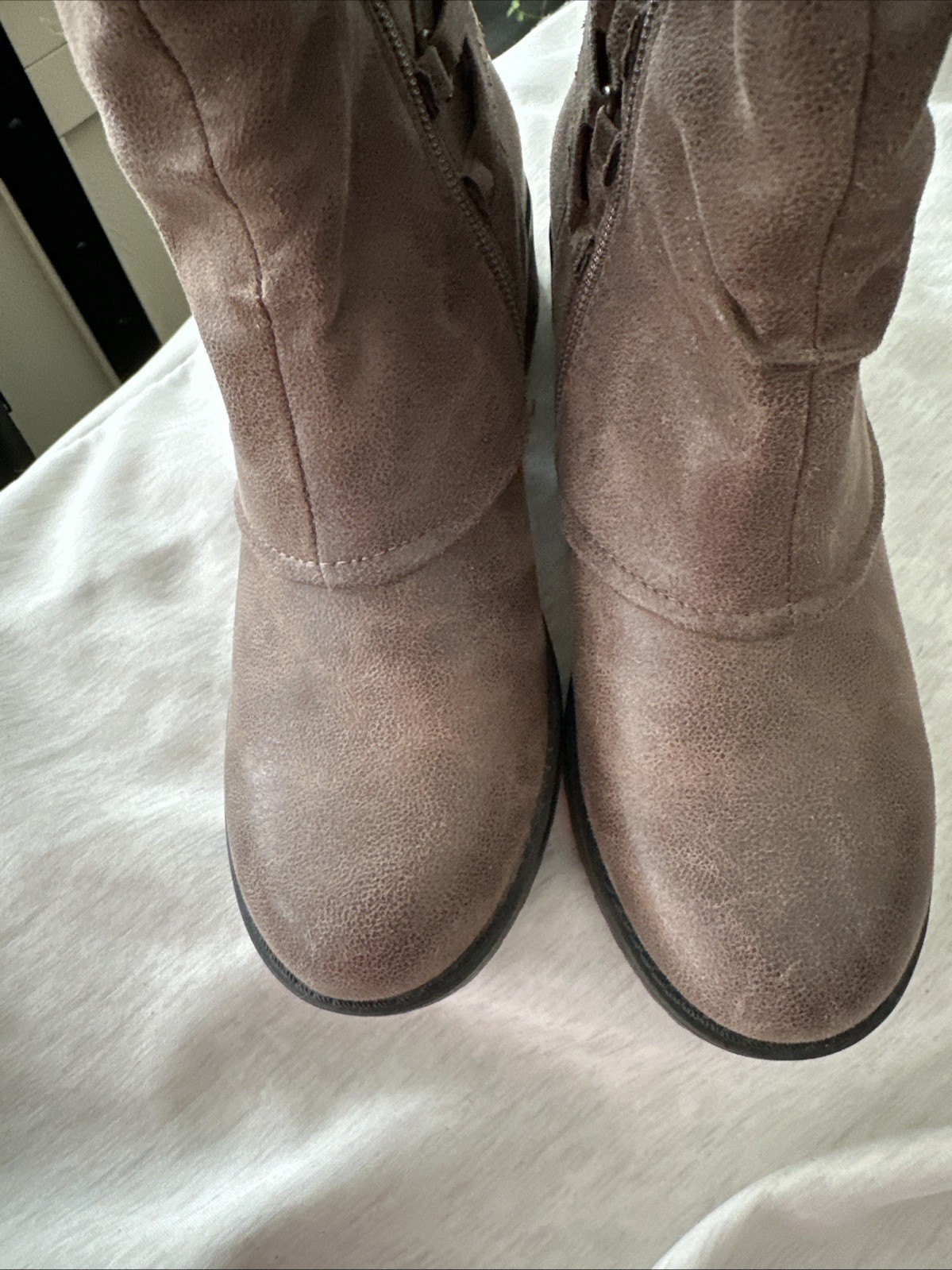 Baretraps Knee High Boot Mushroom Color Womens Size 6M With Stretch Calf Zip