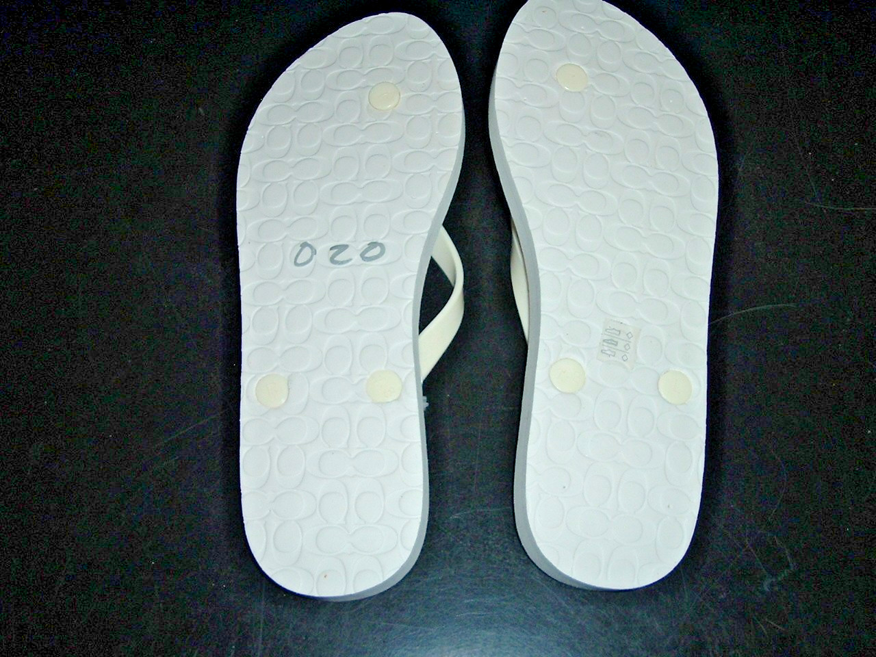 New Coach Abbigail Turnlock Logo Thong Flip Flops Sandals White Size 8