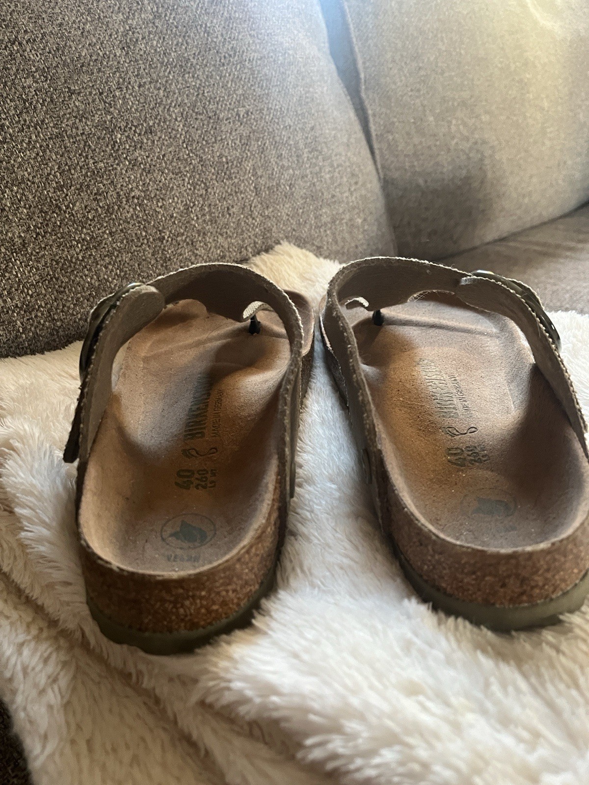 EUC ~ Birkenstock Women’s Gizeh Vegan Big Buckle Textile Thong Sandals Regular
