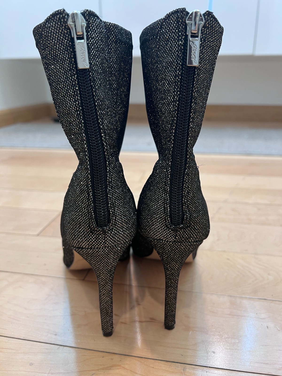Jewel Badgley Mischka Finley Black Silver Glitter Ankle Boots Booties Womens 6.5