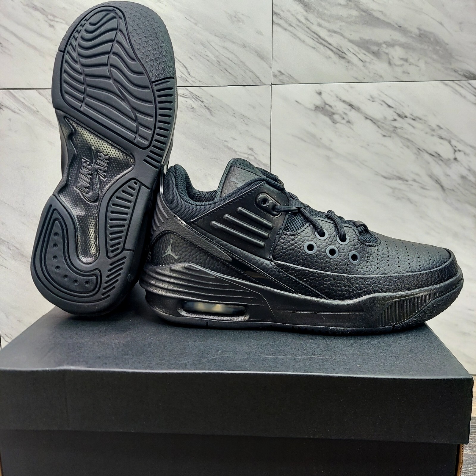 Nike Air Jordan Max Aura 5 GS Black Anthracite DZ4352-001 Size 4.5Y Women’s 6
