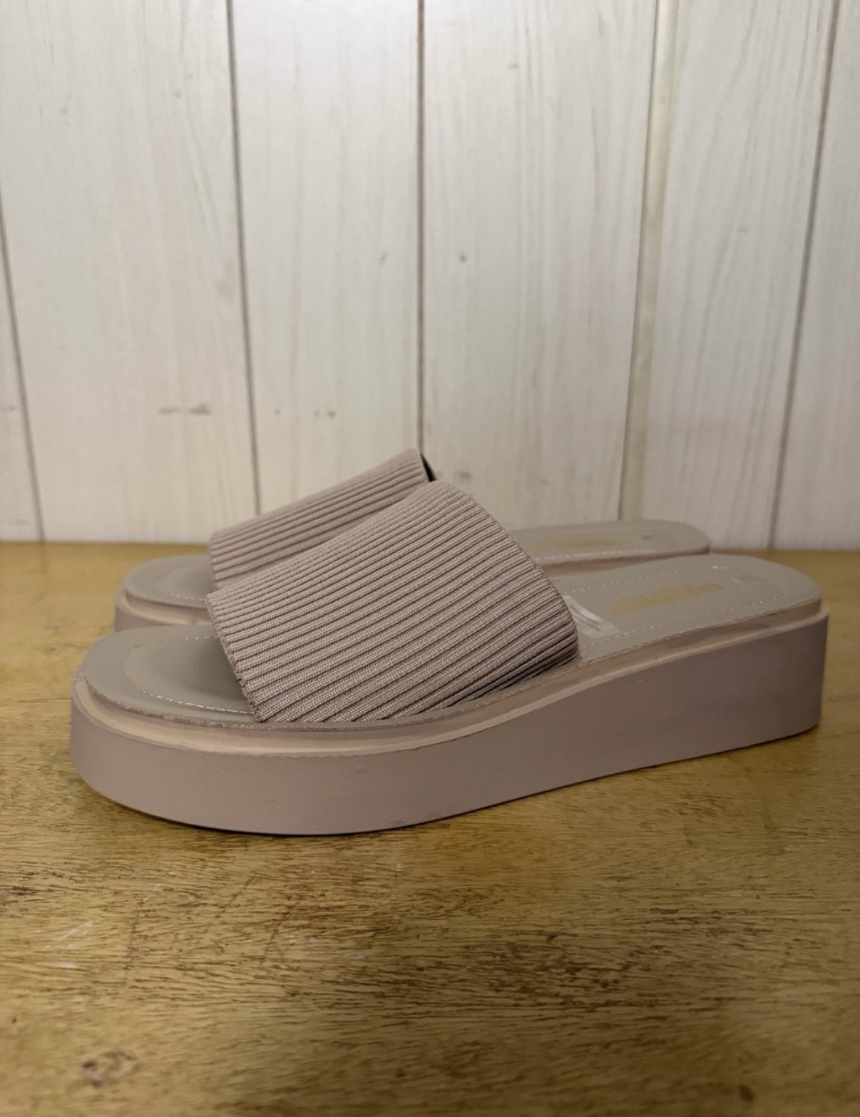 CUSHIONAIRE Taupe Memory Foam Platform Slide Sandals US 10