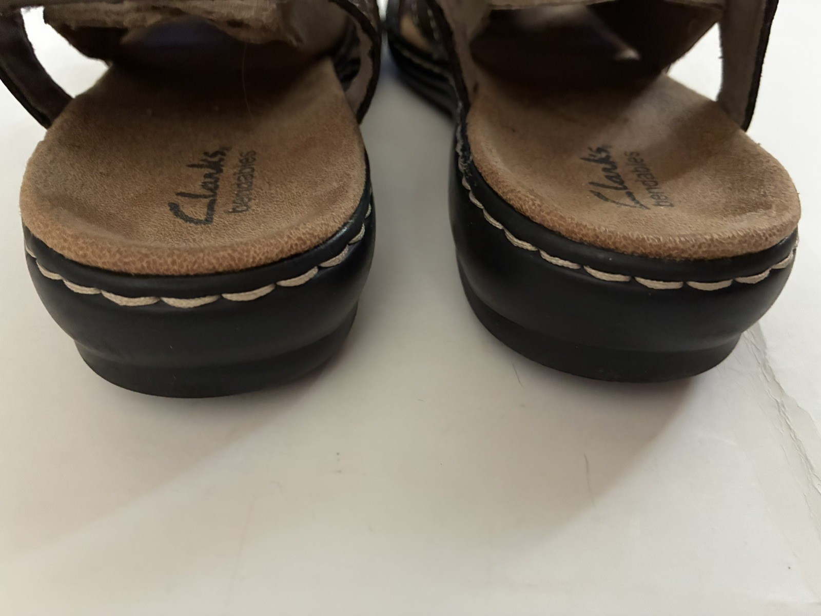 New Ladies Clarks Bendable Leather Sandals, Taupe Beautiful Color, 11 M Classy