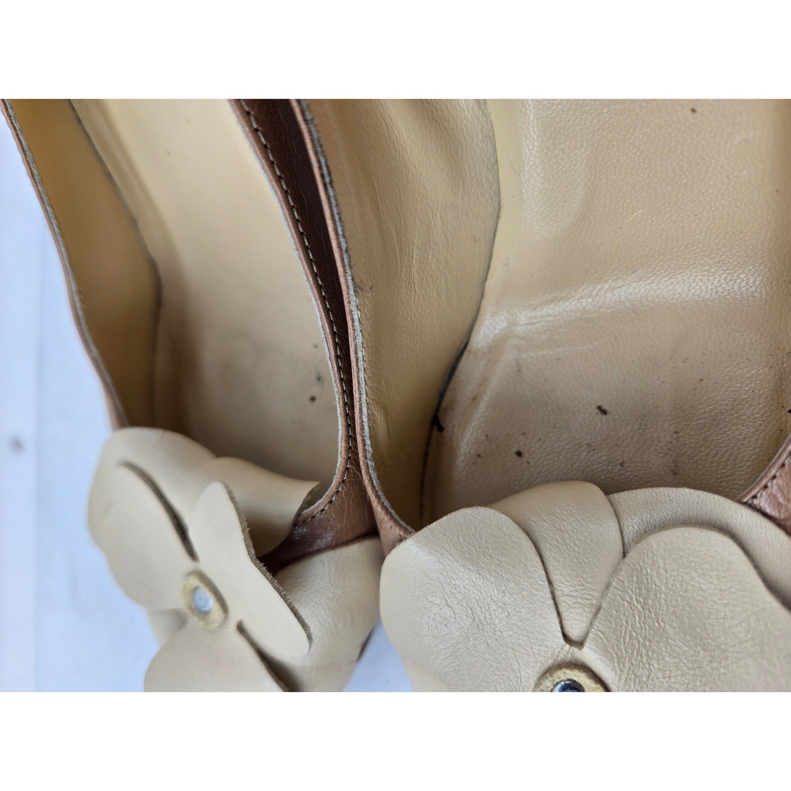 Kate Spade New York Neutral Leather Floral Block Heel Pumps Made in Italy Size 6