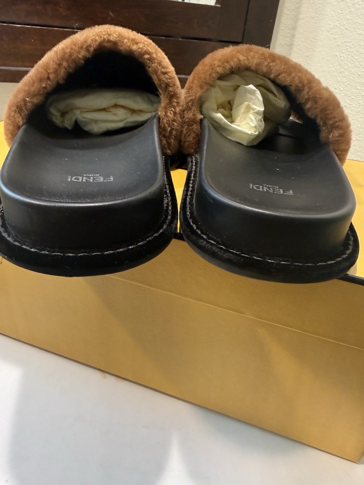 AUTHENTIC FF FENDI SLIDES 40 Women’s Shoes Leather Sandals Very Comfortable