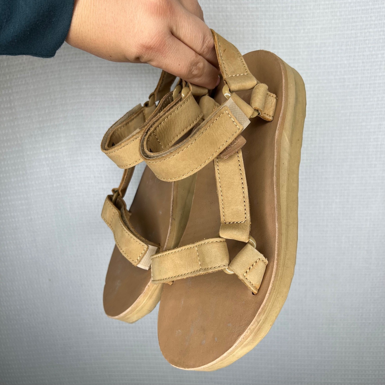 Teva Midform Universal Leather Sandals Women’s Size 8 Tan Leather Casual Shoes
