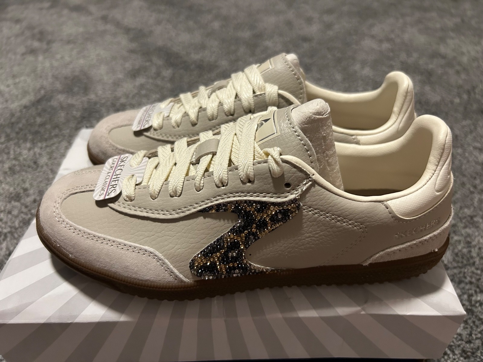 skechers Women’s hot shot Shimmering Sneakers Size 5.5 Taupe New In Box