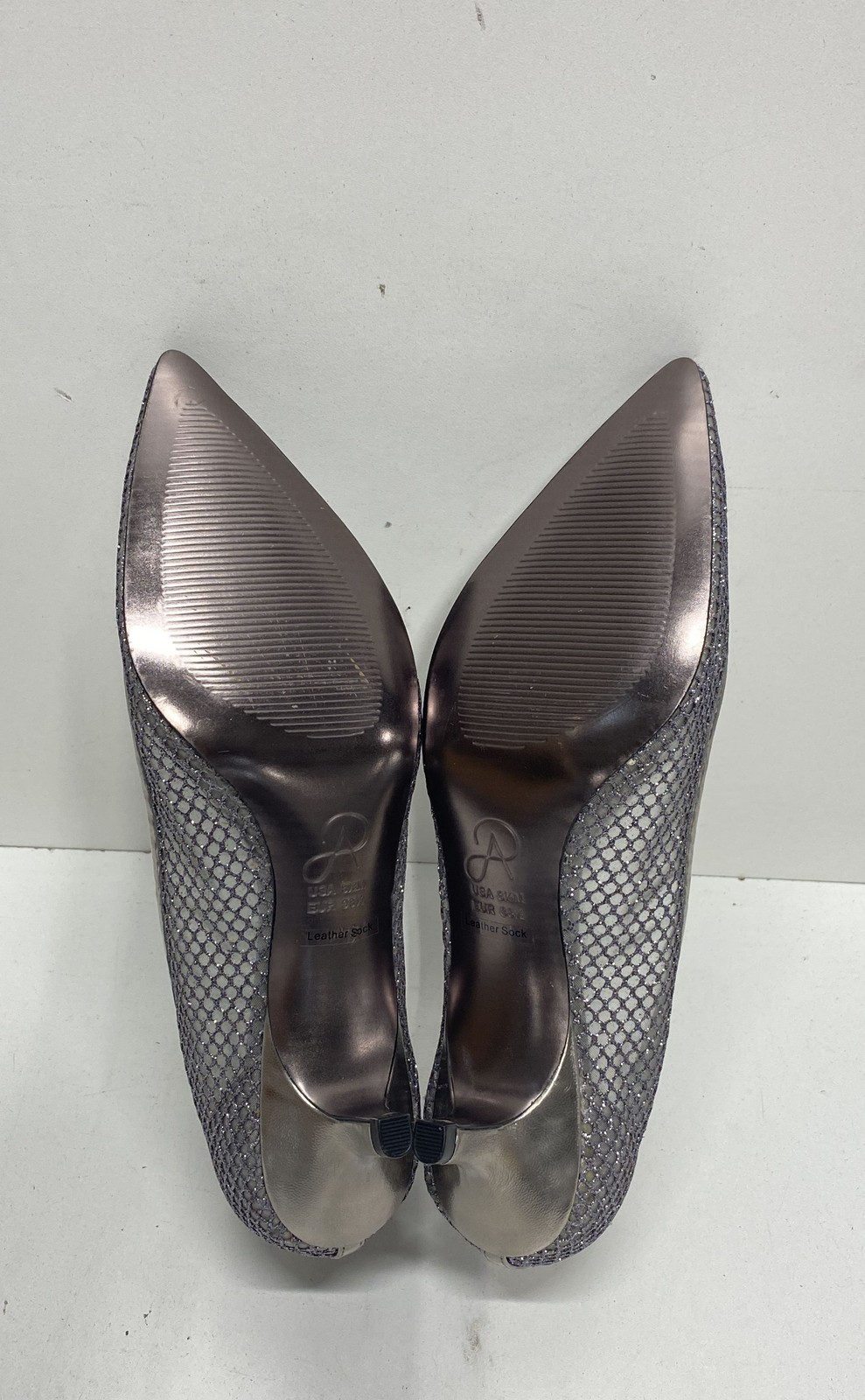 Adrianna Papell Silver Mesh Pointed Toe Kitten Heel Pumps Women’s Size 8.5