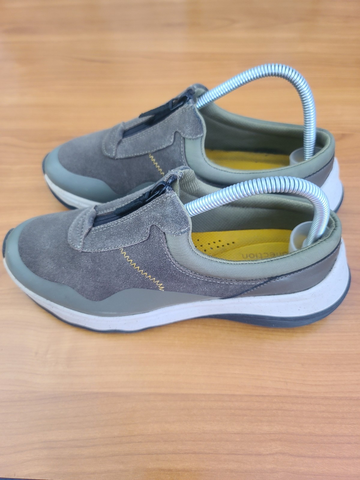 Clarks Women’s Jaunt Way Suede Clogs Size 8W Grey Slip-On Comfort Shoes