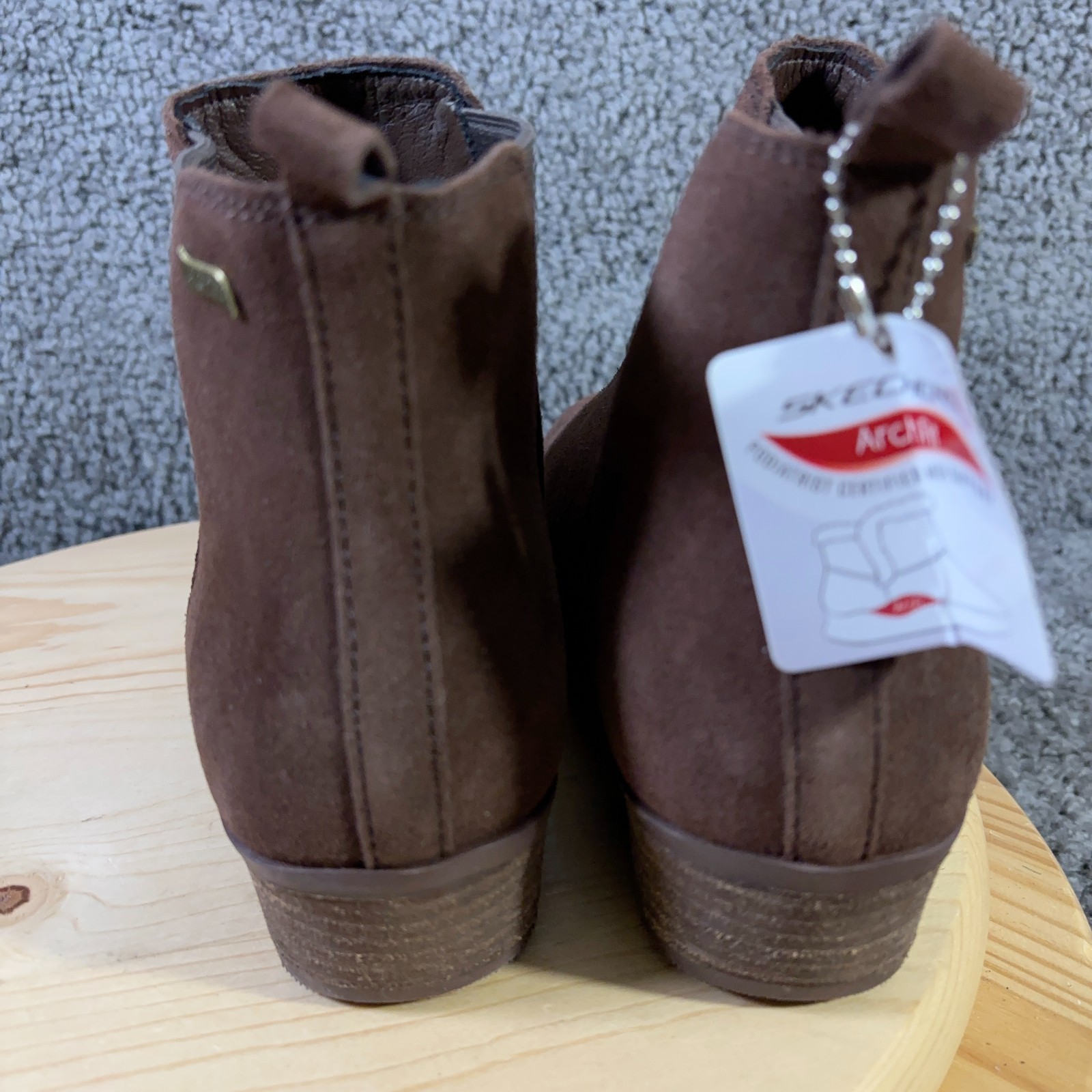 Skechers Arch Fit Lasso Chelsea Boots Womens Sz 11 Suede Orthopedic Ankle Bootie