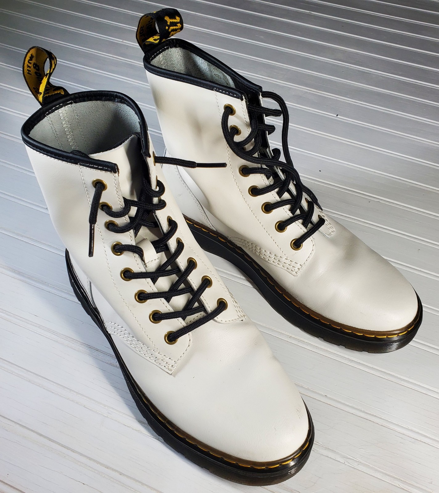 Dr. Martens Zavala Women’s 8 White Leather 8-Eye Combat Boots Grunge Punk