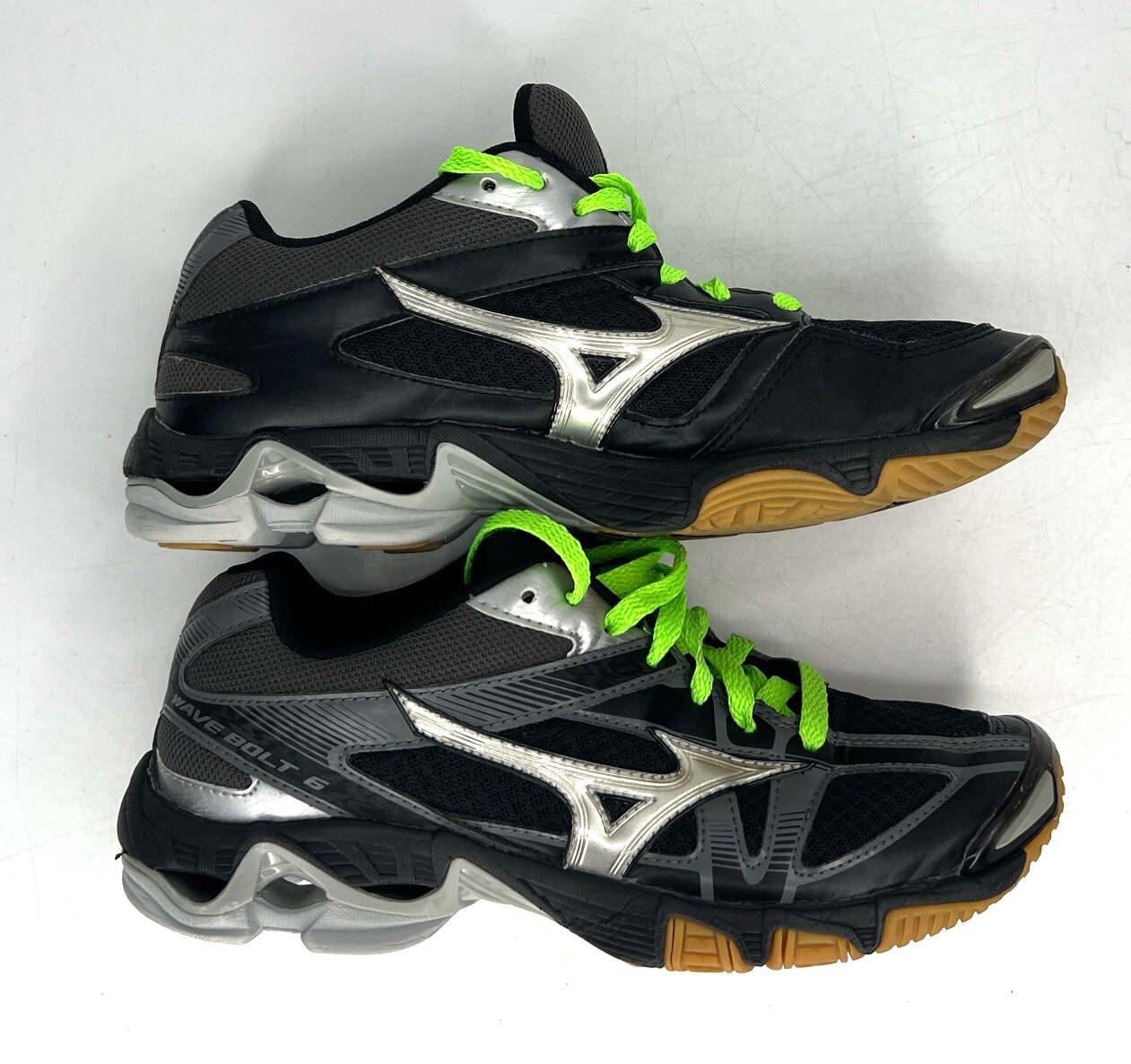 Womens Mizuno wave bolt 6 volley ball shoes/sneakers Size 8.5 grey and black