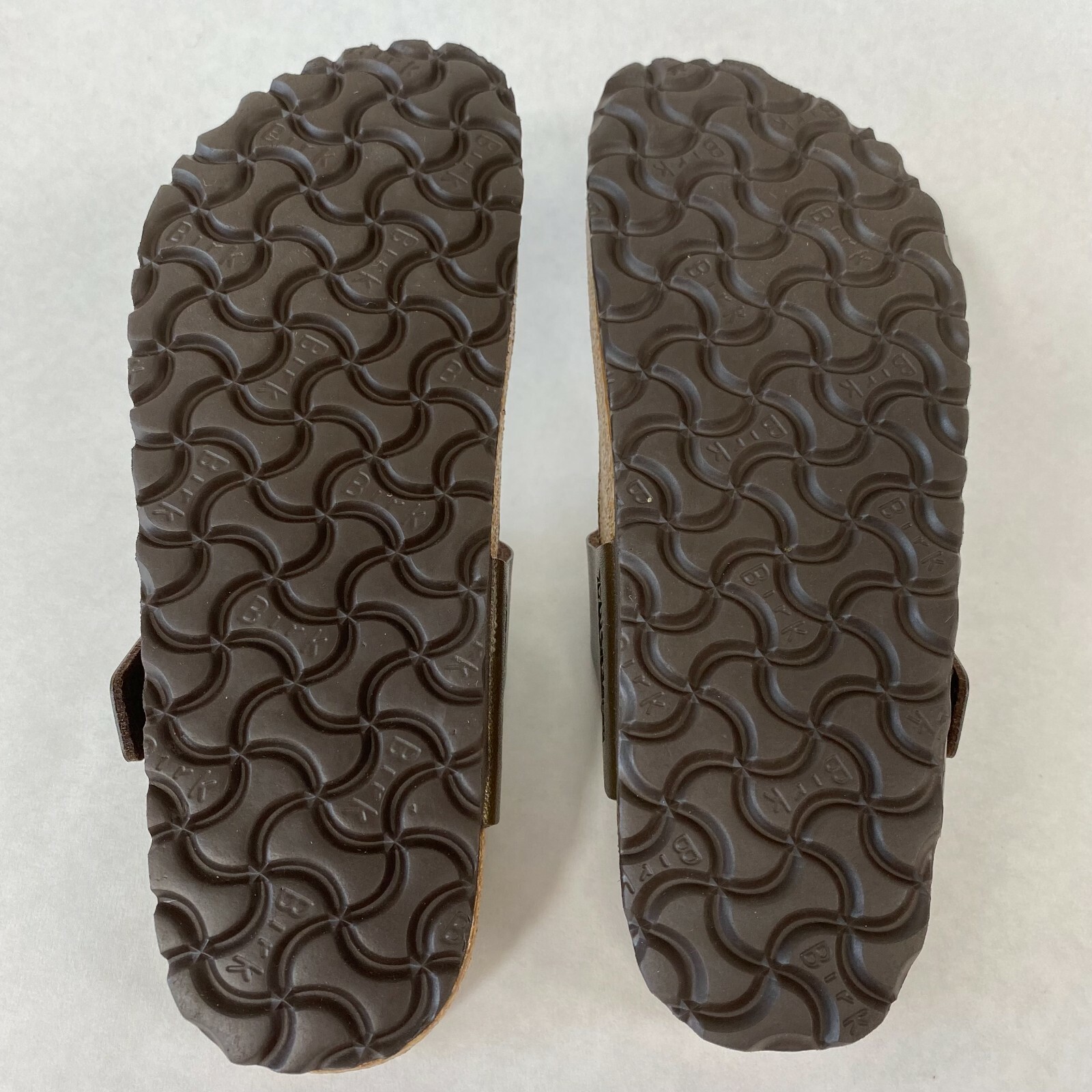 New With Box Birkenstock Gizeh Golden Brown Regular – Select Size