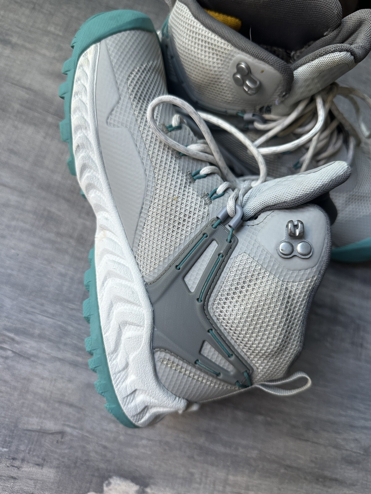 KEEN Nxis Evo Mid Height Waterproof Size 7 US Women’s Hiking Boots