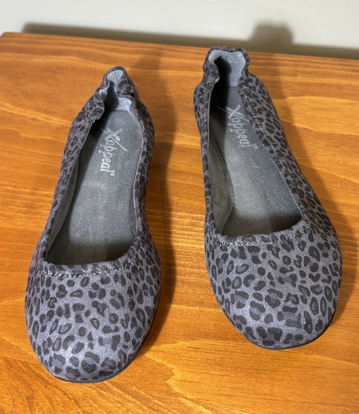 Xappeal Gray Black Leopard Print Ballet Flats Women’s Size 6 Slip On NWOB