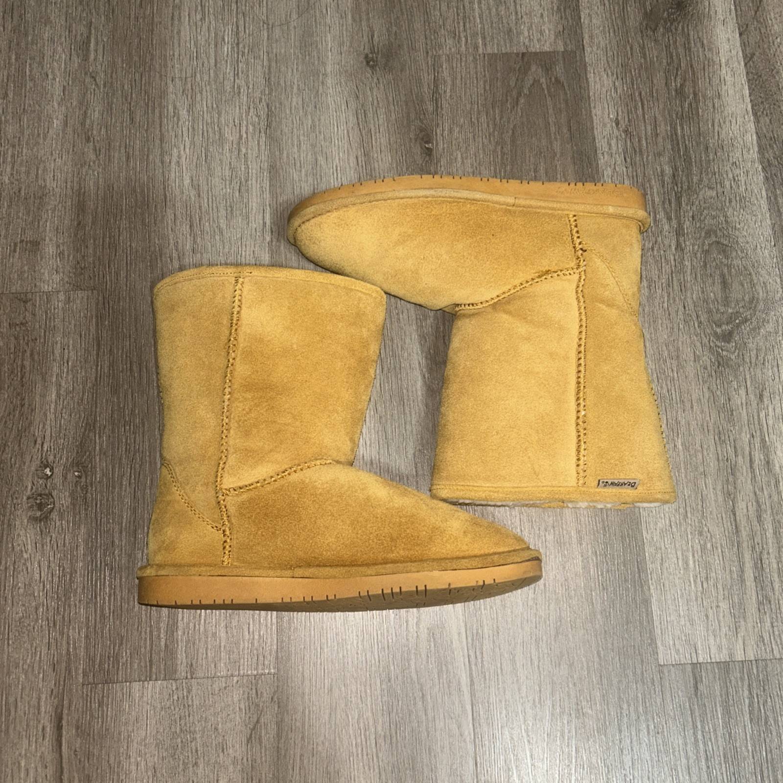 Bearpaw 608W Emma Short Boot Sz. 10 Golden Brown
