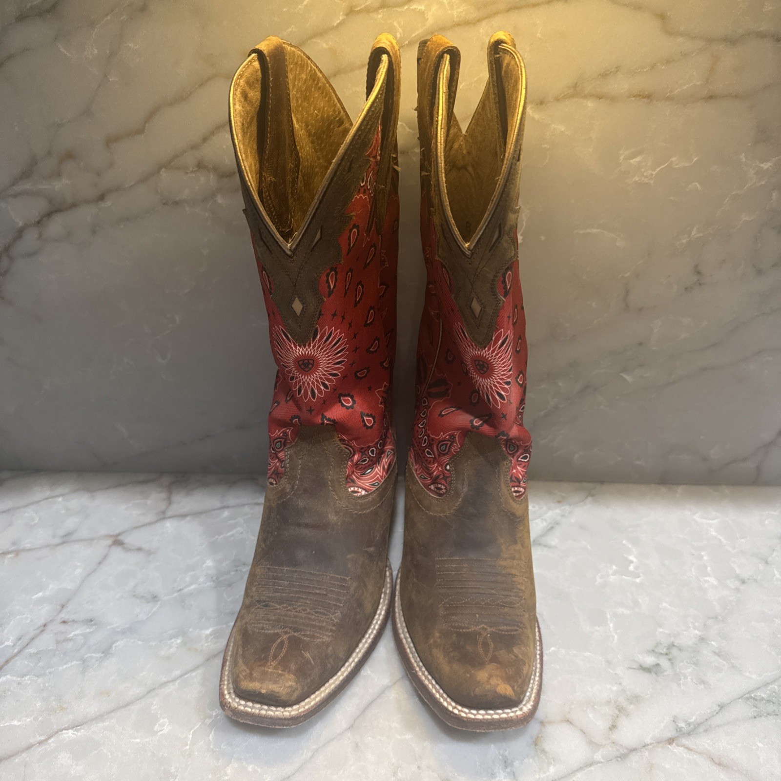 ARIAT WOMEN’S CIRCUIT CHEYENNE w RED BANDANA THROAT FULL LEATHER FOOT 6B
